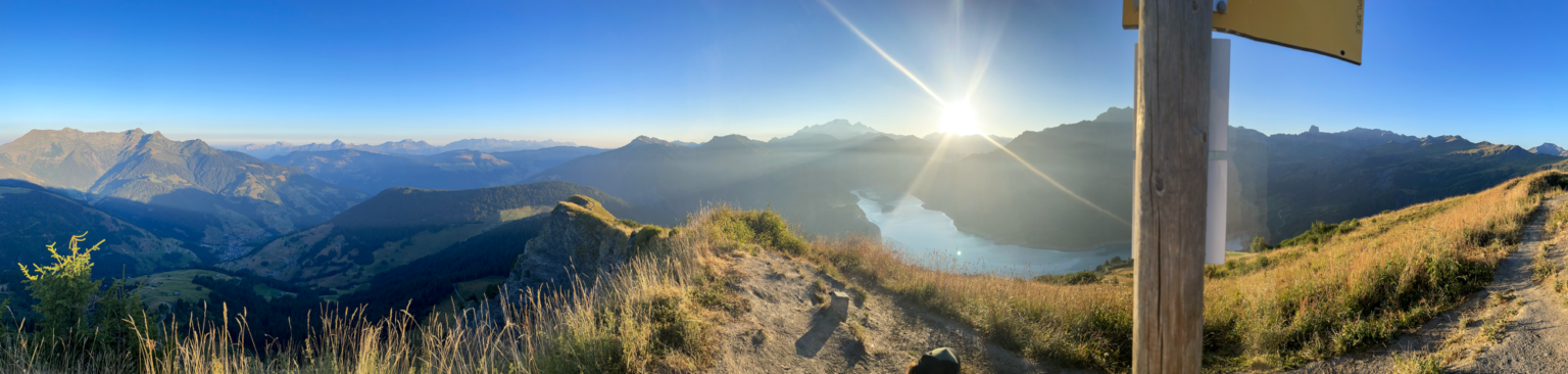 panorama du lac de roselend en savoie